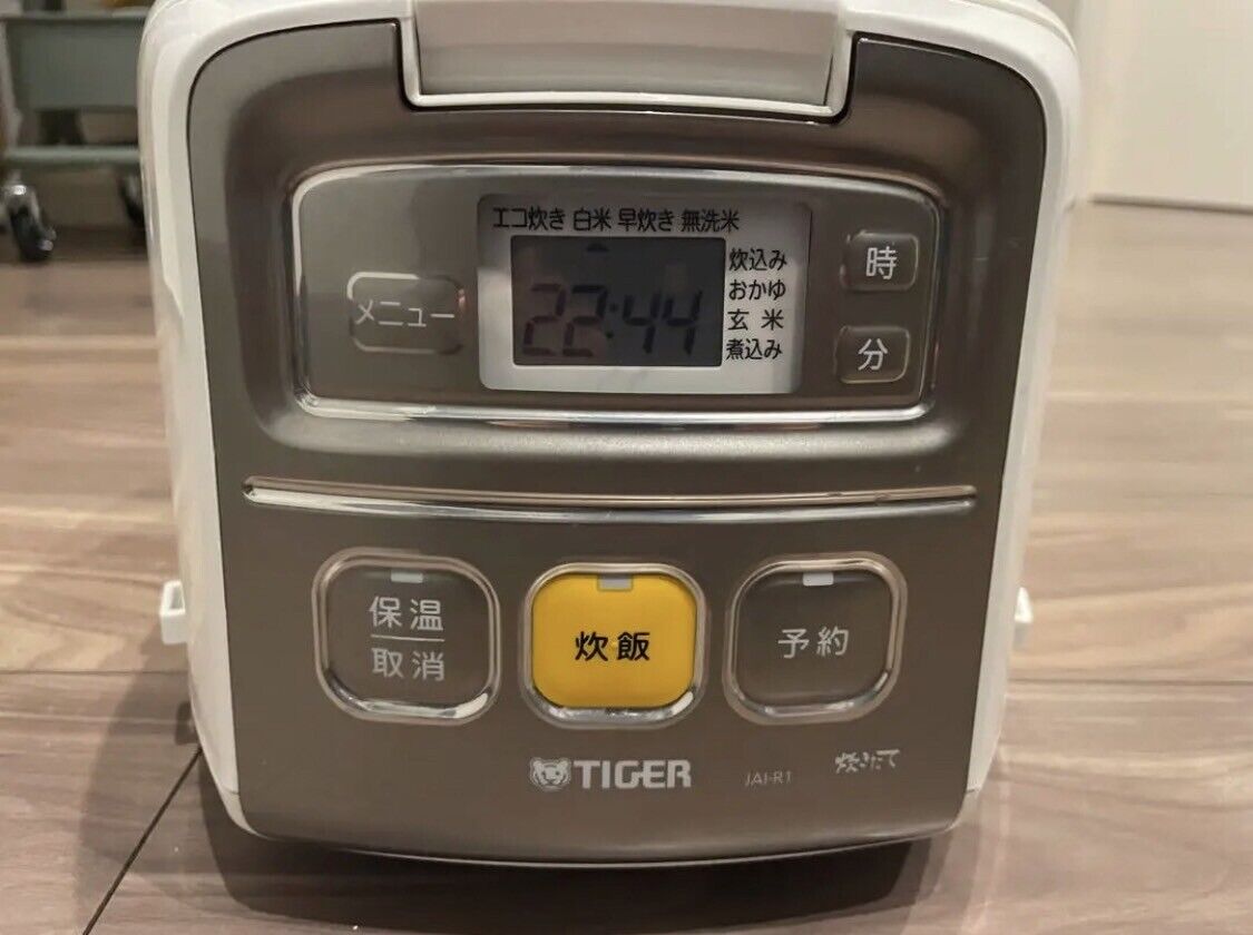 JAI-R551-W USED TIGER Microcomputer rice cooker 3GO Cooked AC100V
