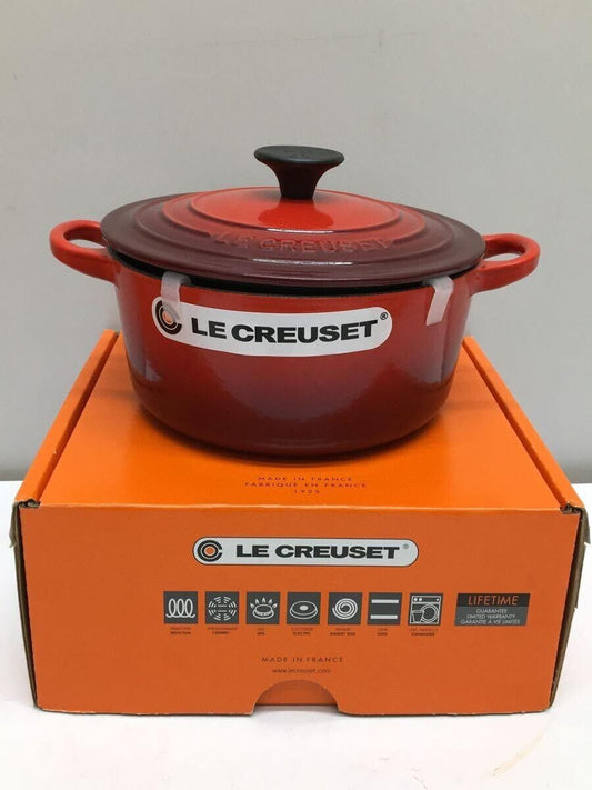 New Le Creuset Signature Enameled Cast Iron Round Dutch Oven Red 7.25 in 18cm