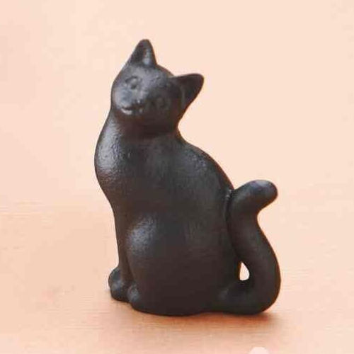 New Iwachu Nambu Tekki Cast Iron Paperweight Long Tailed Cat Japan New